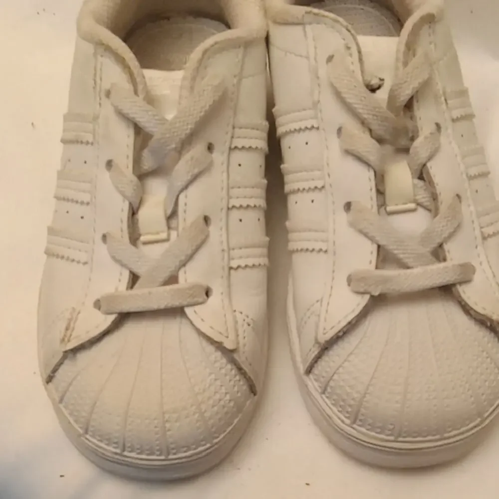 Adidas Toddler Size 9.5 Shell Toe Ortholite Cream Shoes